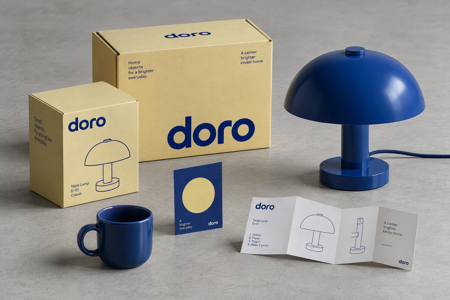 코발트 블루 조명과 컵, 버터 옐로 패키지로 구성한 DORO 브랜드 디자인